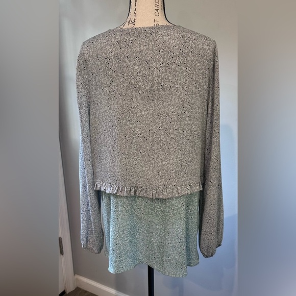 🌼LOGO by Lori Goldstein Colorblock Ditsy Floral Button Down Ruffle Top🌼 - Picture 4 of 7